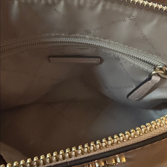 Michael Kors Jet Set Dome Crossbody Bag - Picture 3 of 3